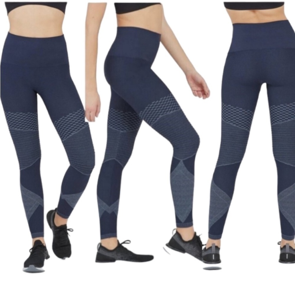 NWOT Spanx Look At Me Now Seamless Moto Leggings Women's